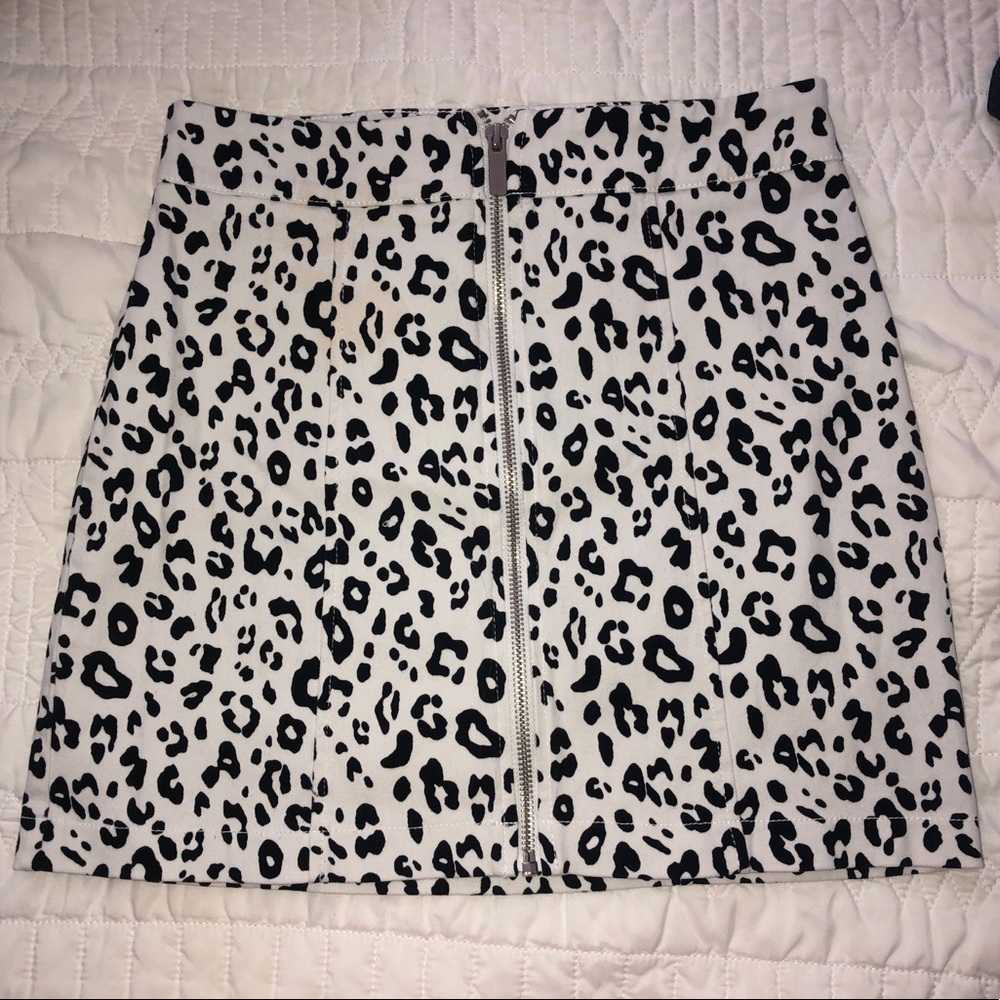leopard print mini skirt